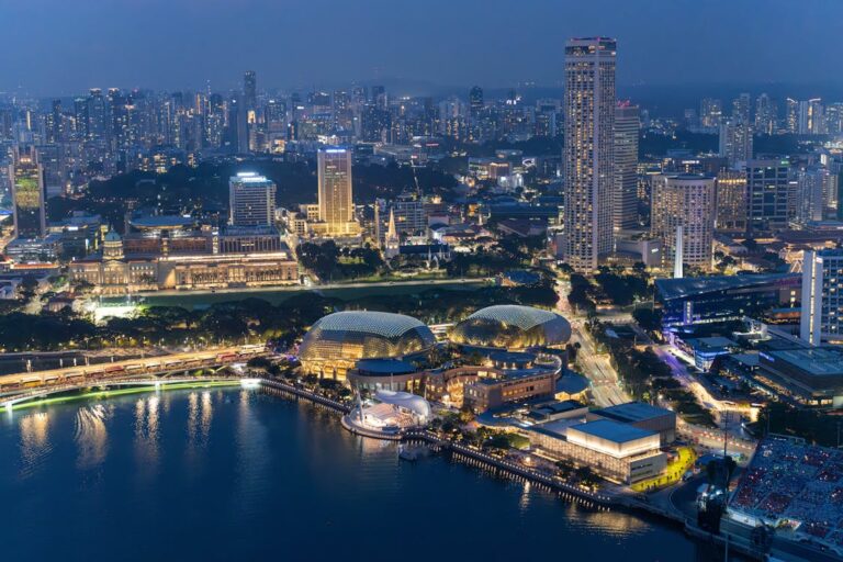 Luxury Waterfront Condo Living – Lifestyle, Benefits, and Real-World Experiences